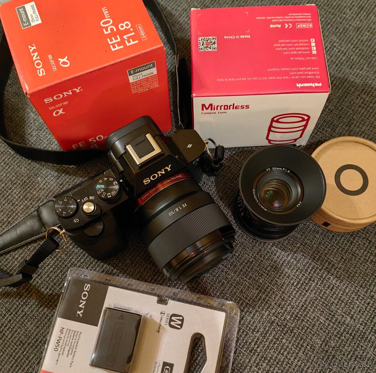 Sony A7 + 2x objektiv+ příslušenství