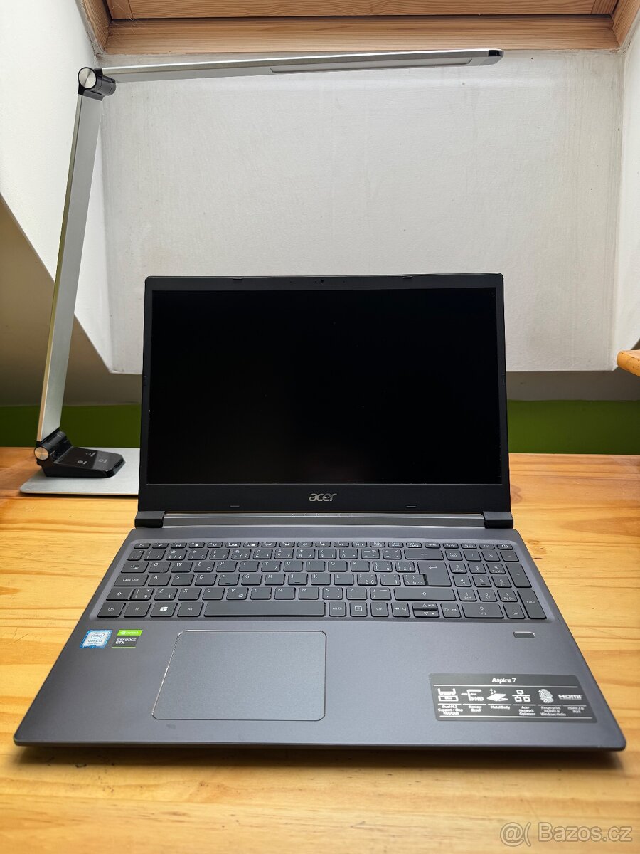 Acer Aspire 7 (A715-74G)