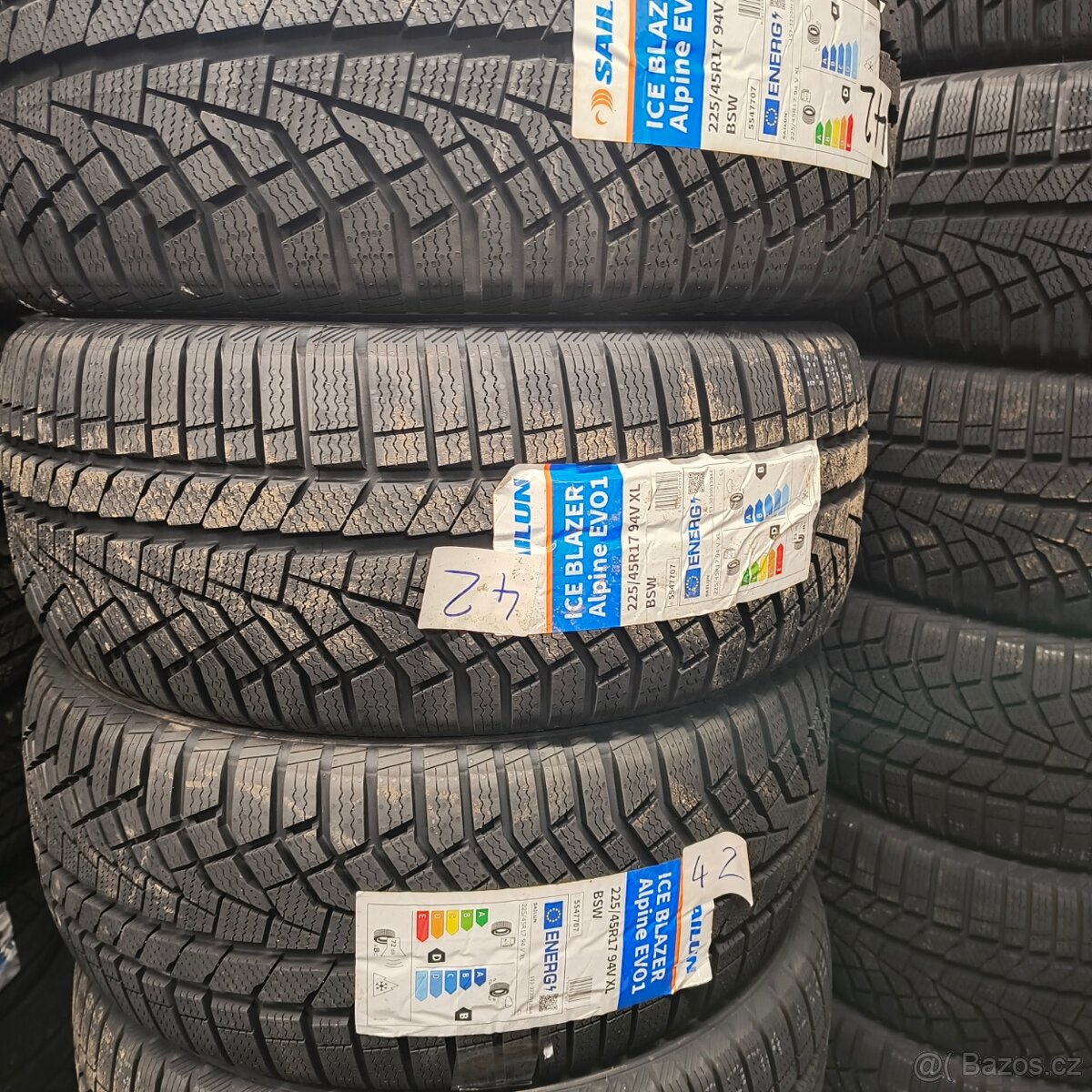 NOVÉ Zimní pneu 225/45 R17 94V Sailun