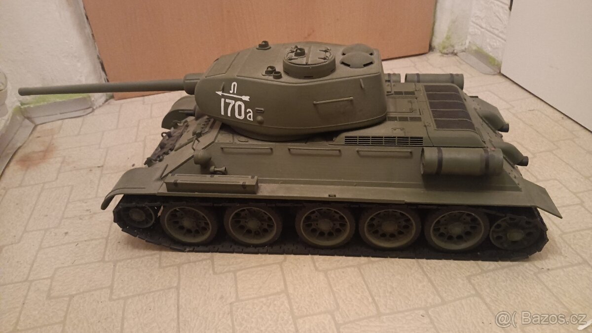 RC model tanku T-34/86