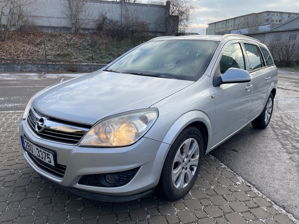 Opel Astra kombi 1,7 CDTI 81 kW, rok 2010