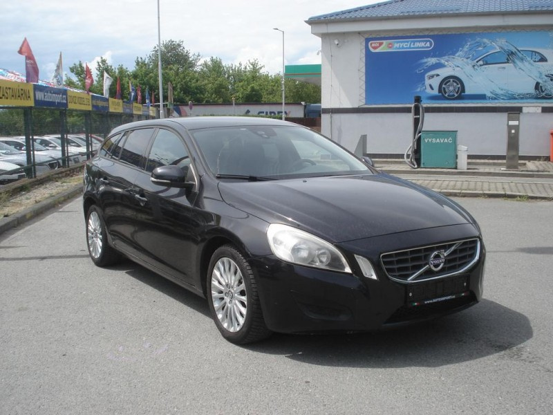 Volvo V60 D4 Manuál  5 -ti válec 