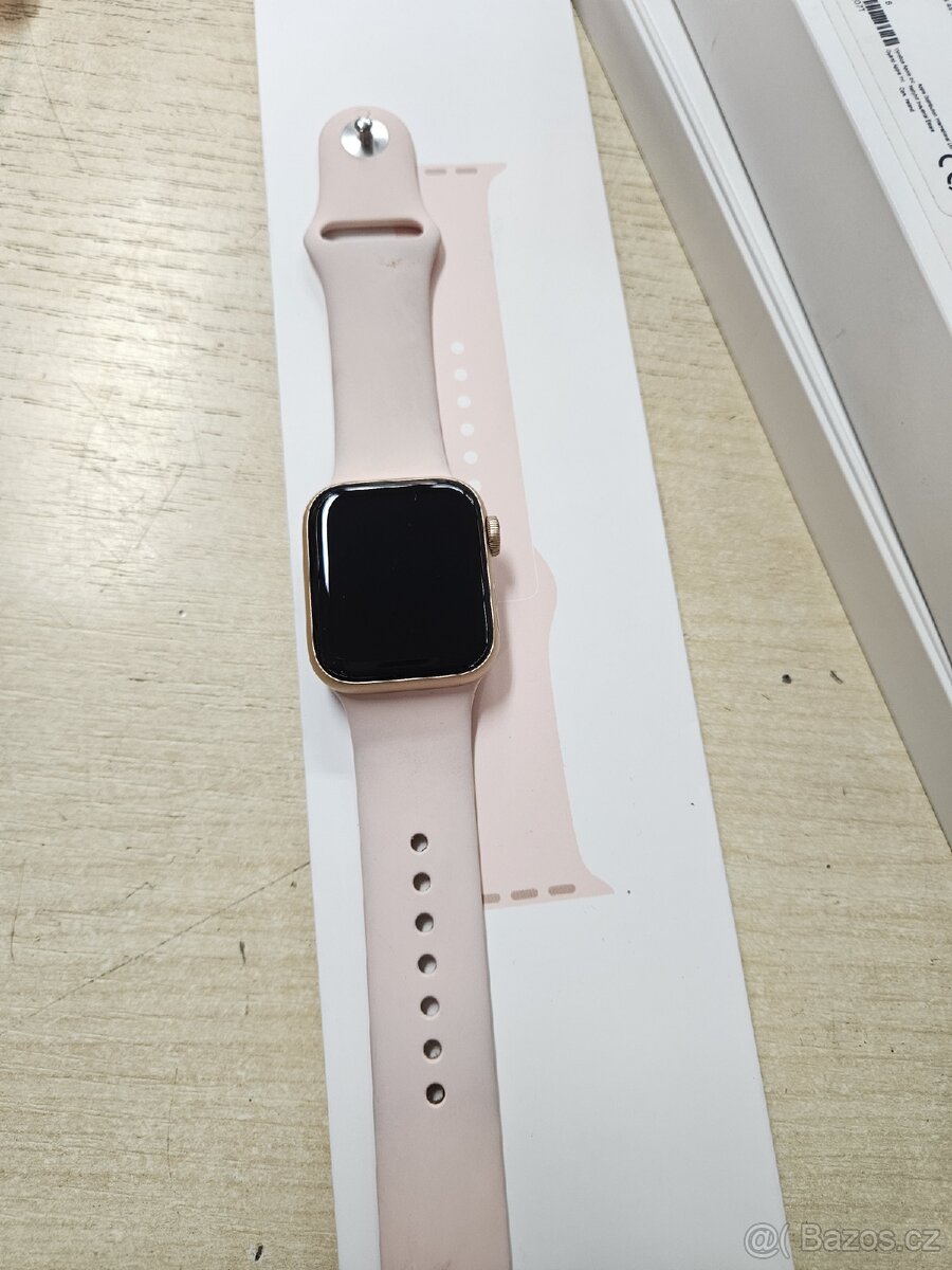 Hodinky Apple Watch SE 40mm