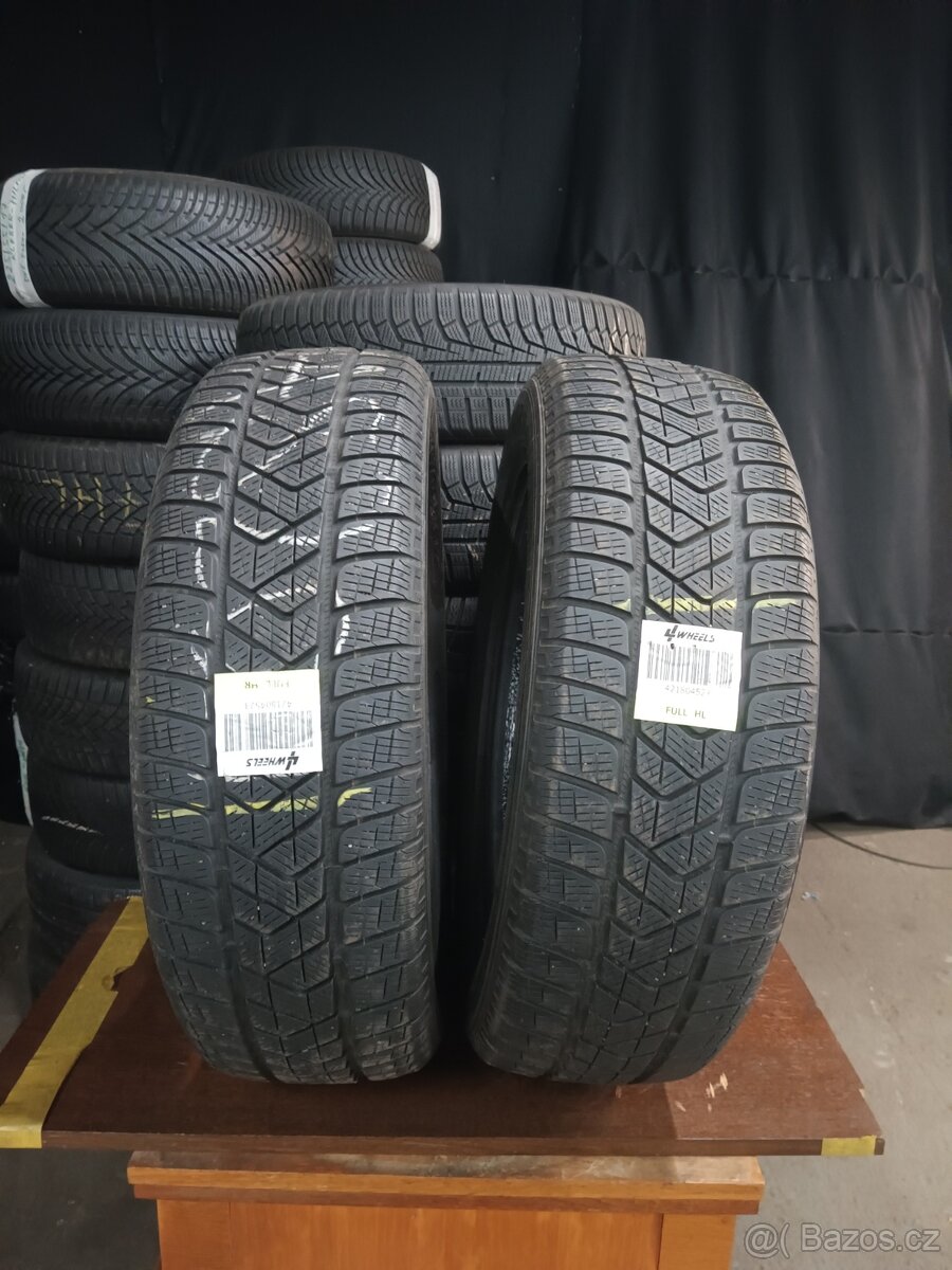 Prodám dva kusy zimních pneu 215/65/17.Pirelli