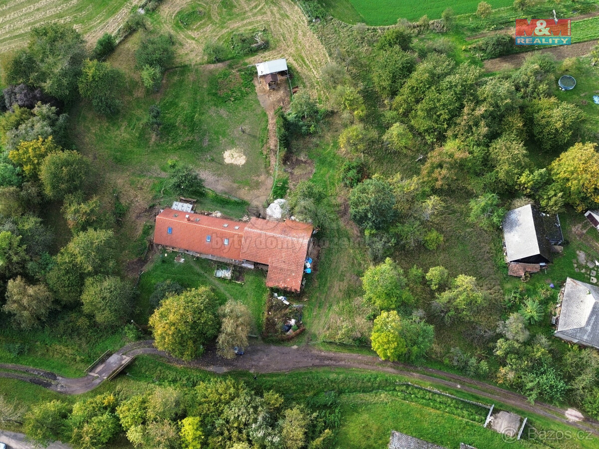 Prodej pozemku k bydlení, 1003 m², Lužany