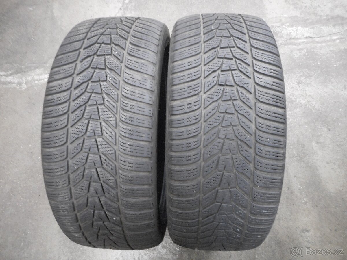 225/40R18 92V