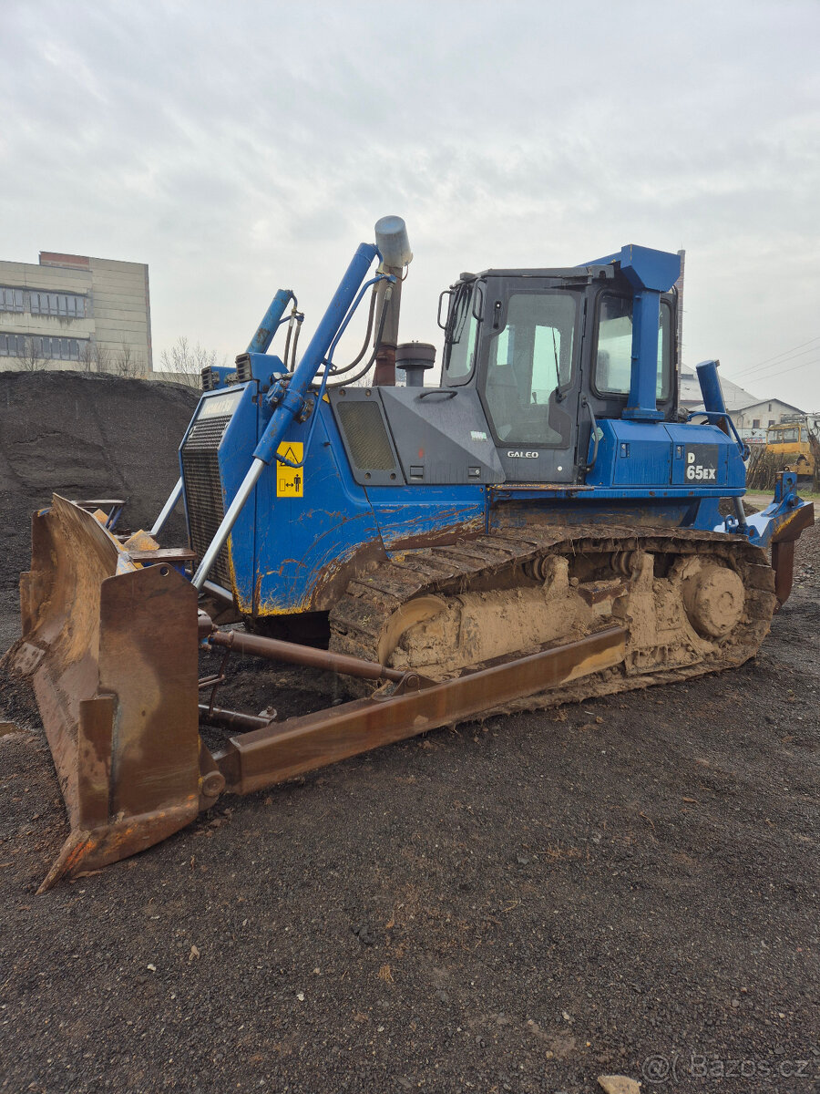 Buldozer Komatsu D65