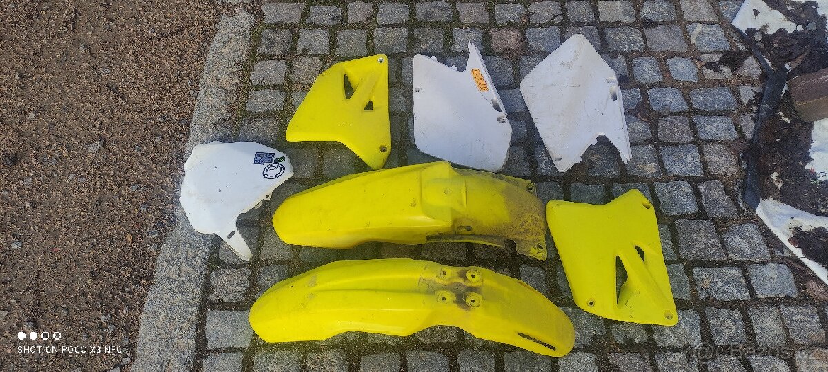 Prodám sadu plastů Suzuki RM250