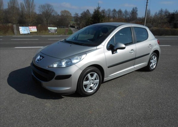 Peugeot 207 1,4 54 kW KLIMA Serviska benzín manuál