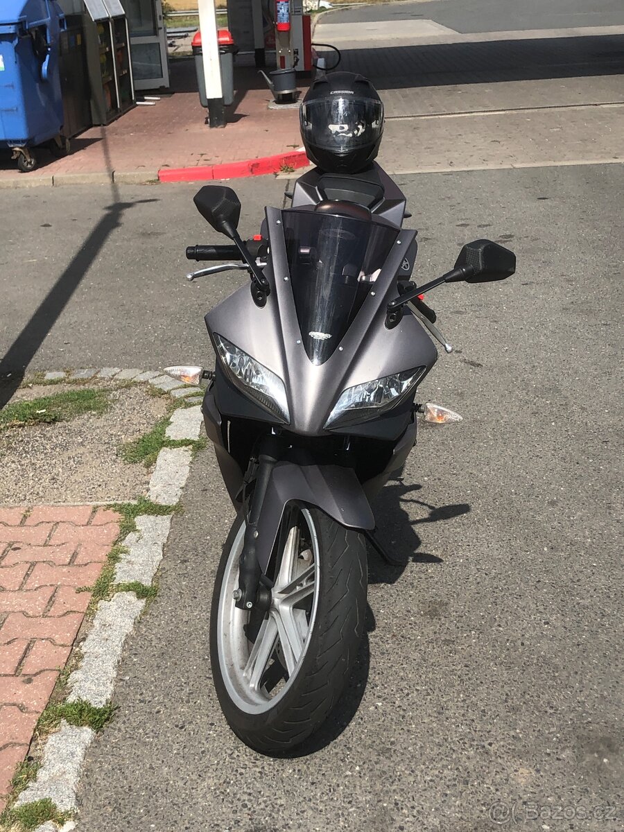 Yamaha yzf R-125 2010