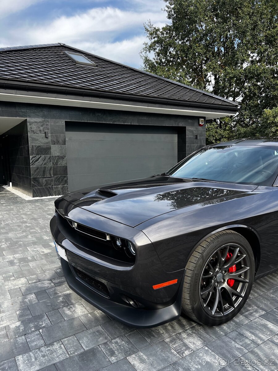 Dodge Challenger 6.4 SRT manuál