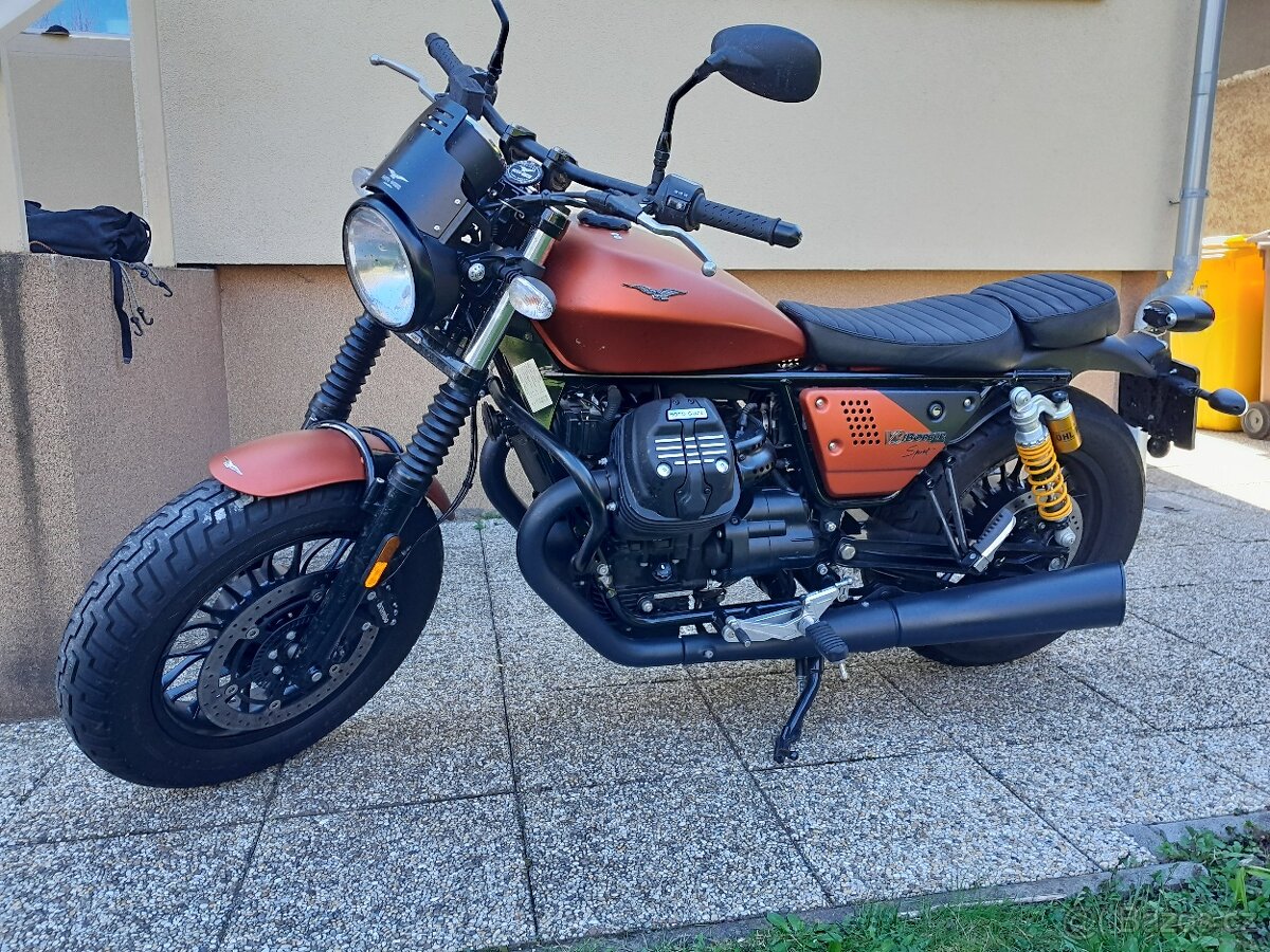 Moto Guzzi V9 Bobber Sport