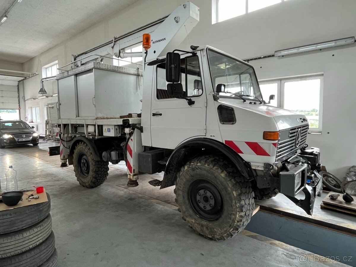 Mercedes Benz plošina Unimog