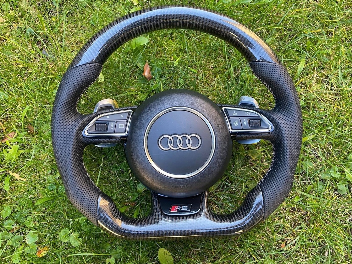 AUDI VOLANT CARBONOVY - zkoseny - karbon - perforovana koža