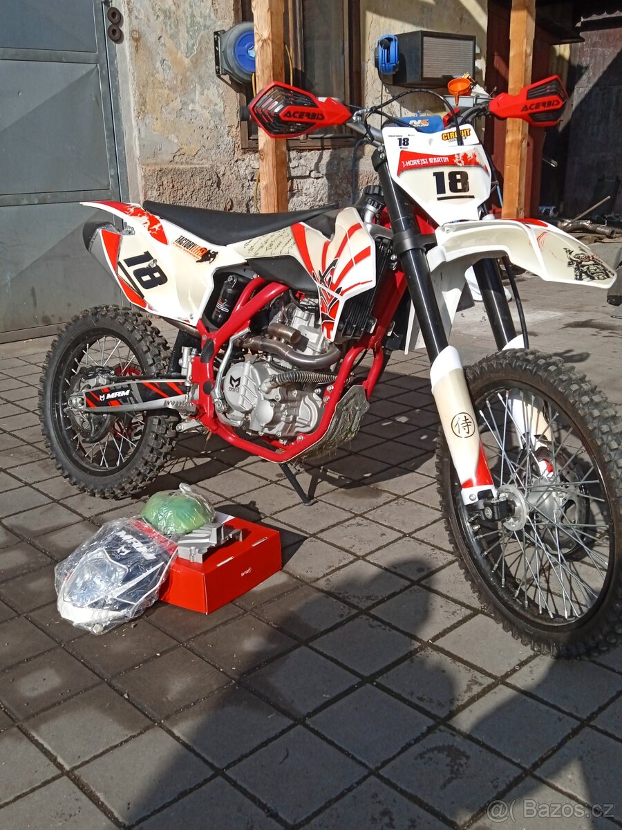 Moto 300 ccm/4-takt,replika KTM (zánovní moto)