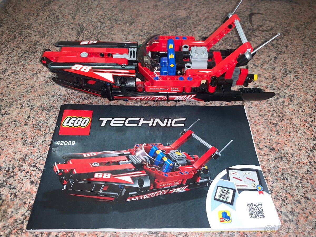 Lego Technic 42089 motorový člun