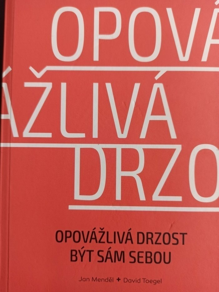 OPOVÁŽLIVÁ DRZOST BÝT SÁM SEBOU