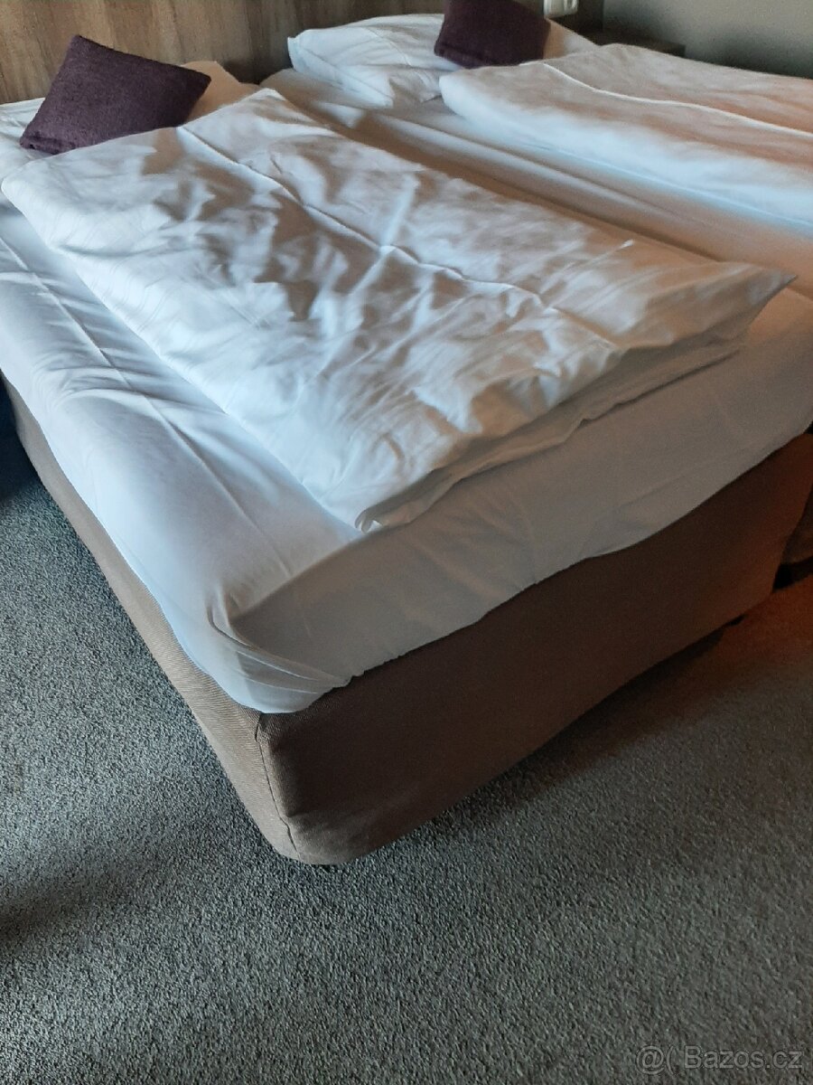 300ks postele z hotelu boxspring včetne matrace