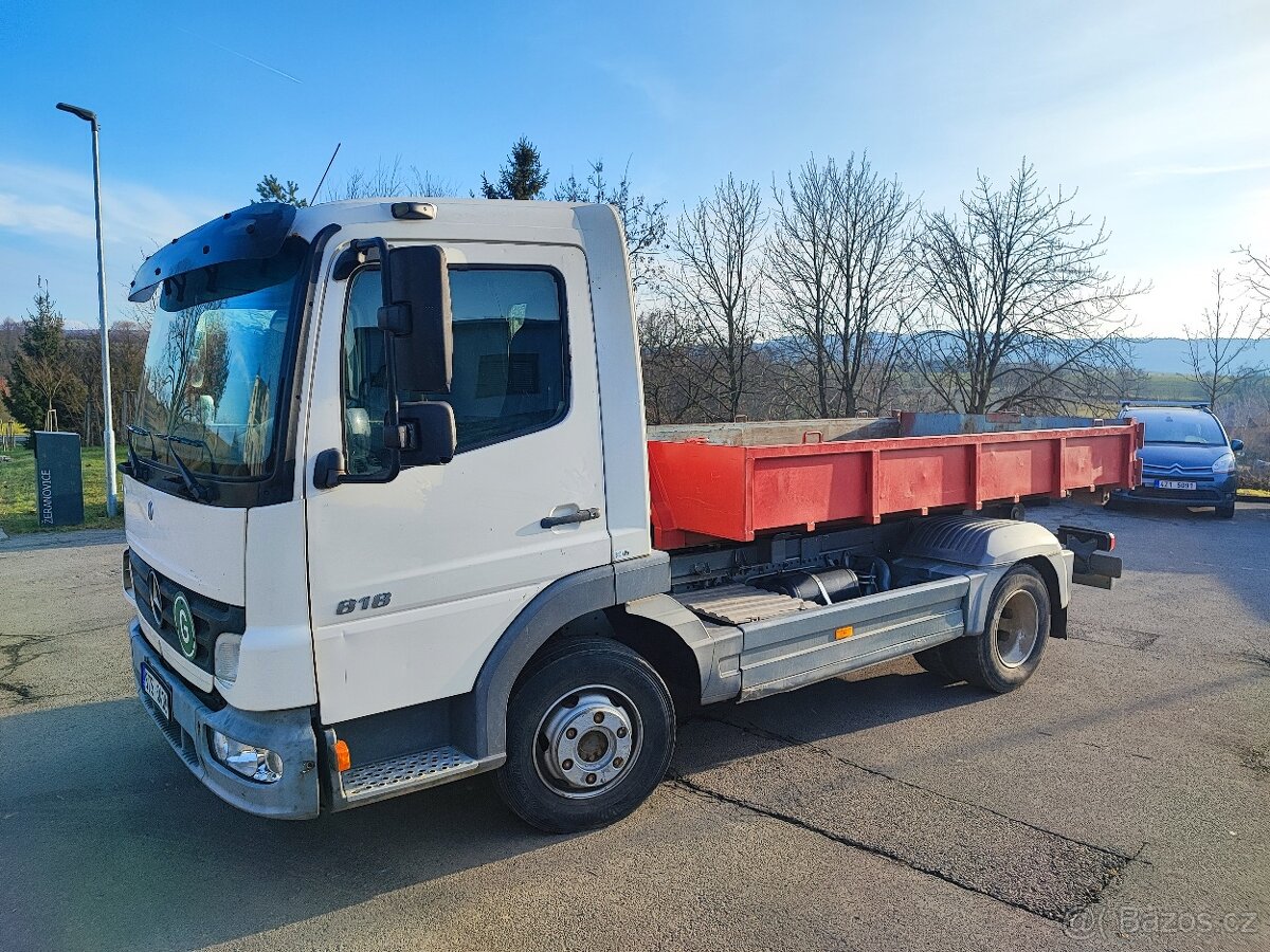 Mercedes Atego 818 Hákový Nosič Kontejneru