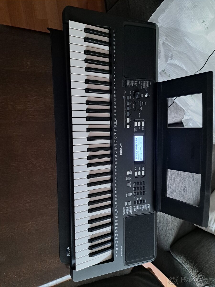 Yamaha PSR E373