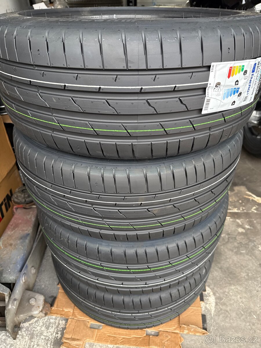 Pneu 235/45r18 98W nové