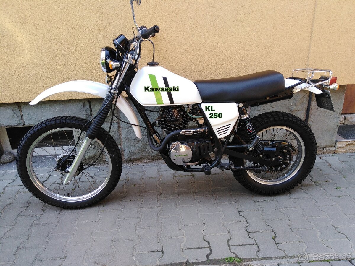 Kawasaki KL 250 1982