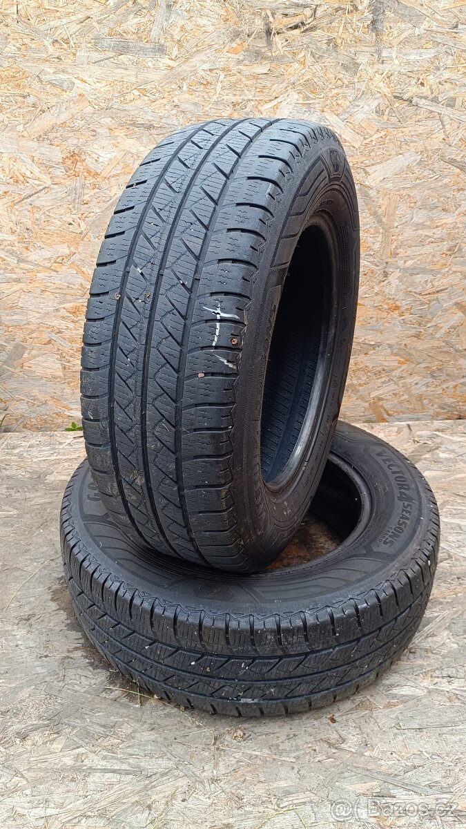 K37 - 2x ZIMNÍ  GOODYEAR - 215/65 R16 C 109/107T - 4,1mm