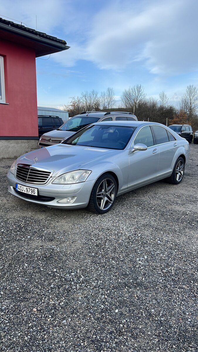 Mercedes Benz S W221