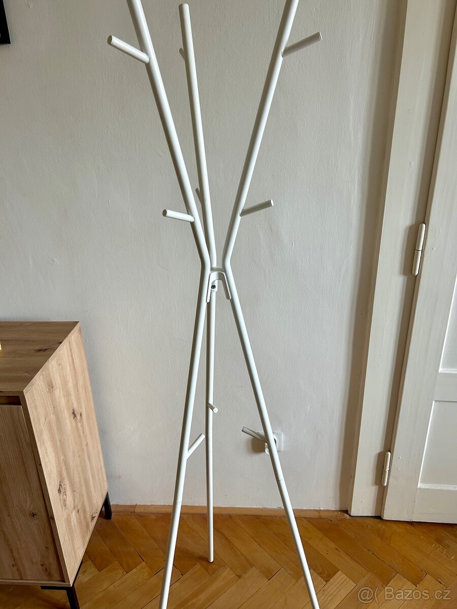 Věšák na oblečení | Clothes hanger