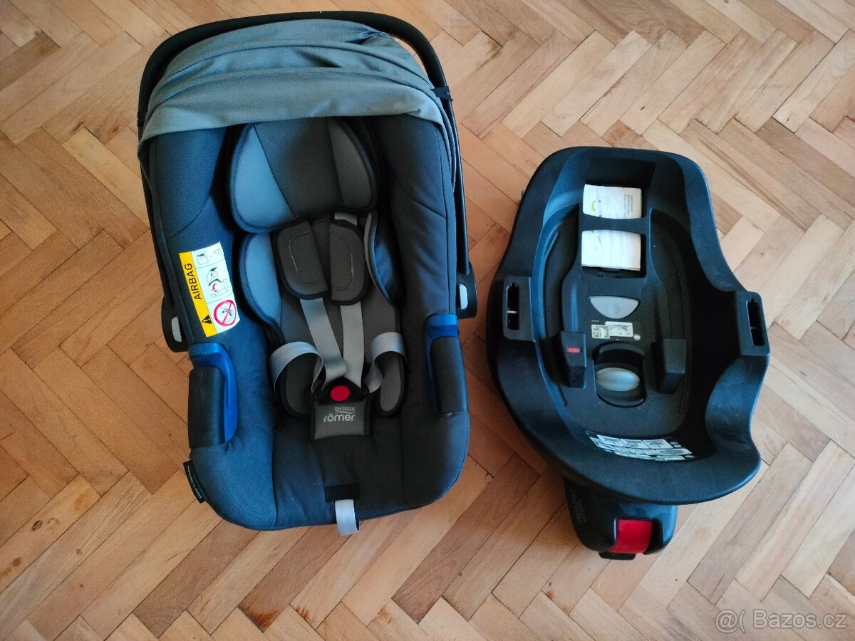 První autosedačka Britax Romer + základna baby Safe i-size