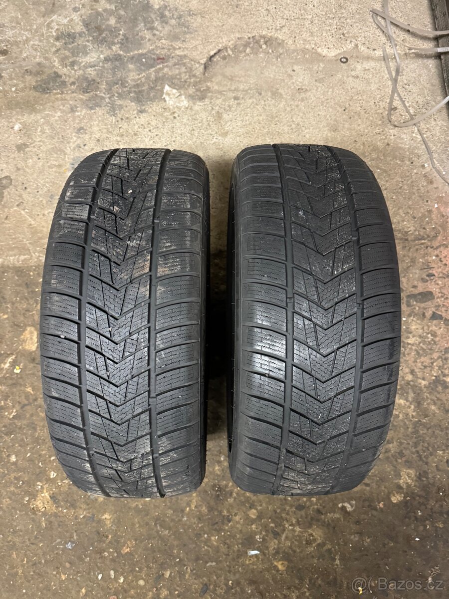 Zimní Pneumatyki 215/45 R18 2kusy