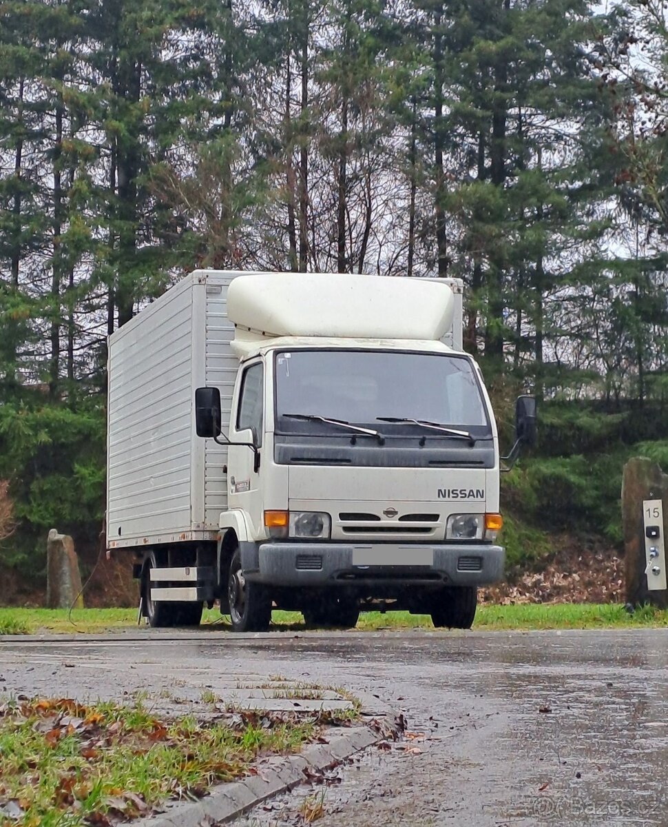 Nissan Cabstar - náklaďák do 3,5t - obytné auto - nová STK