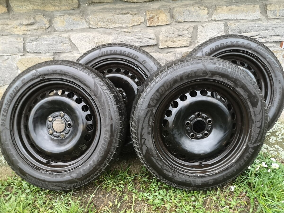 Kola Ford 6,5J 5x108 ET50 a zimní 205/60/16 92H DOT4120.