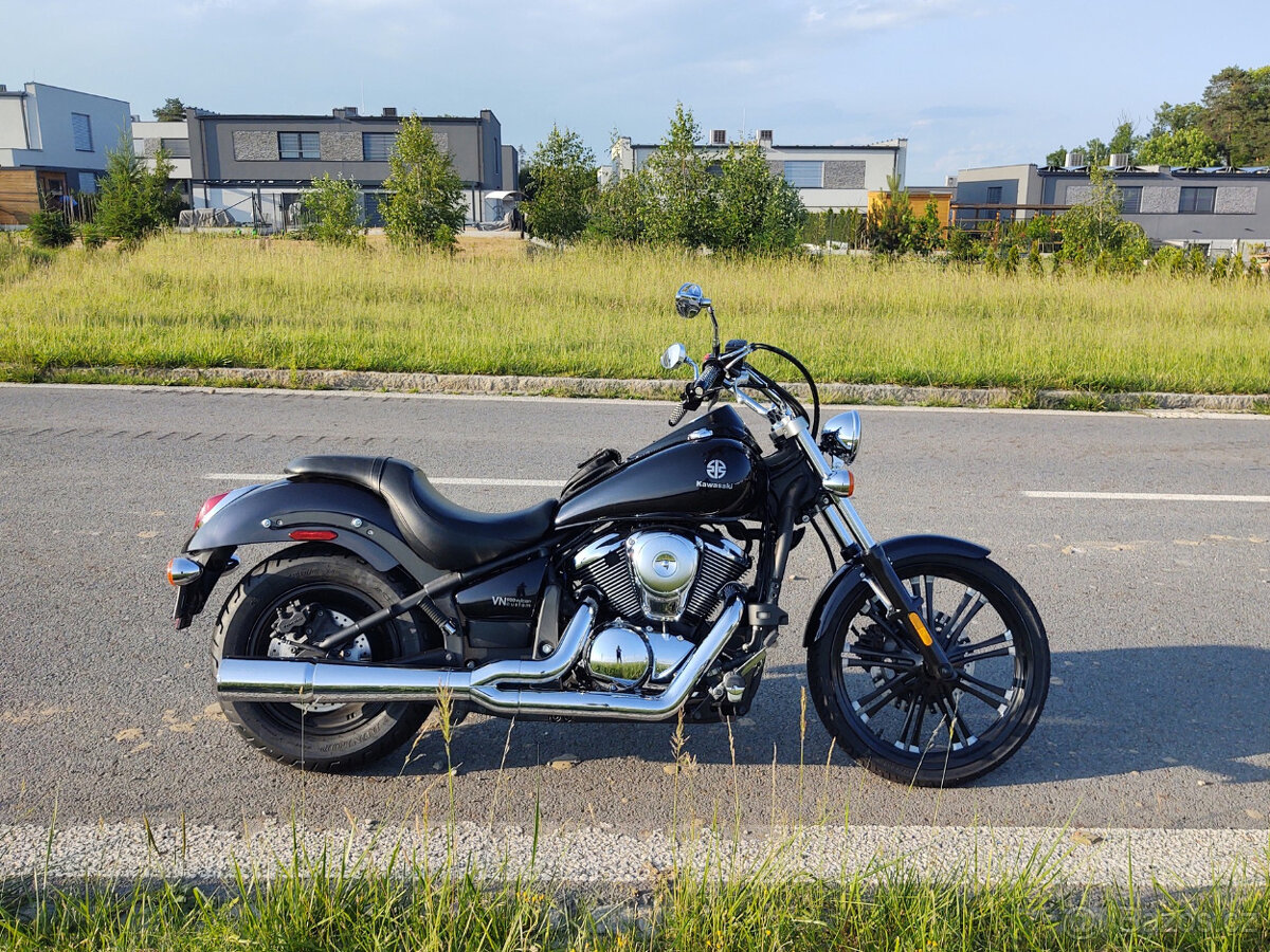 Kawasaki Vulcan VN900 Custom, nové pneu, po servisu