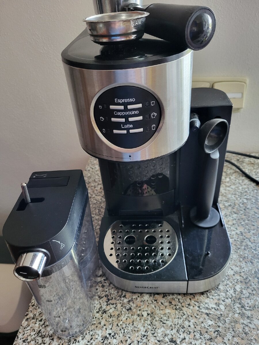 Espresso kávovar s napěňovačem mléka SEMM 1470 A2