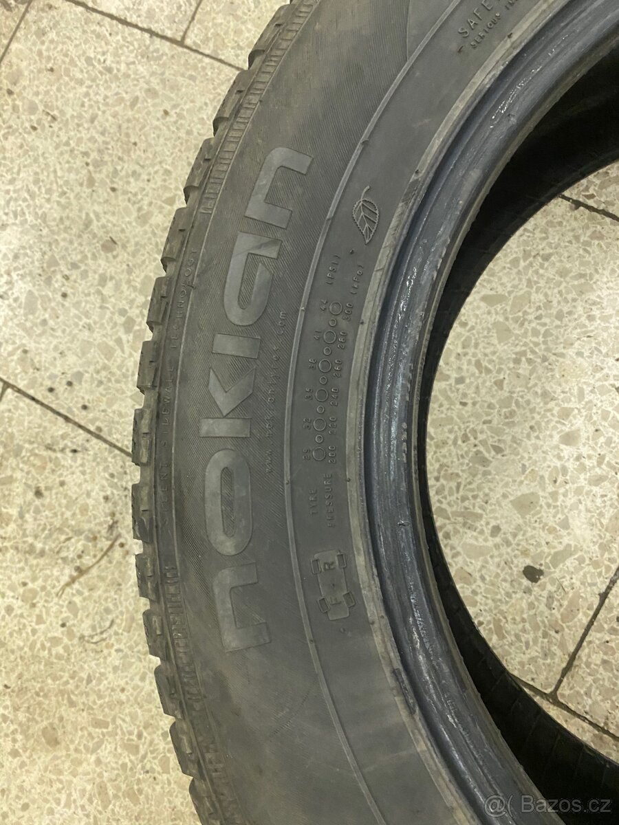 Zimni pneu nokian 215/60 R16