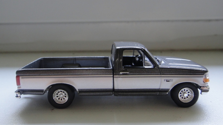 1:64 FORD F250 PICK UP