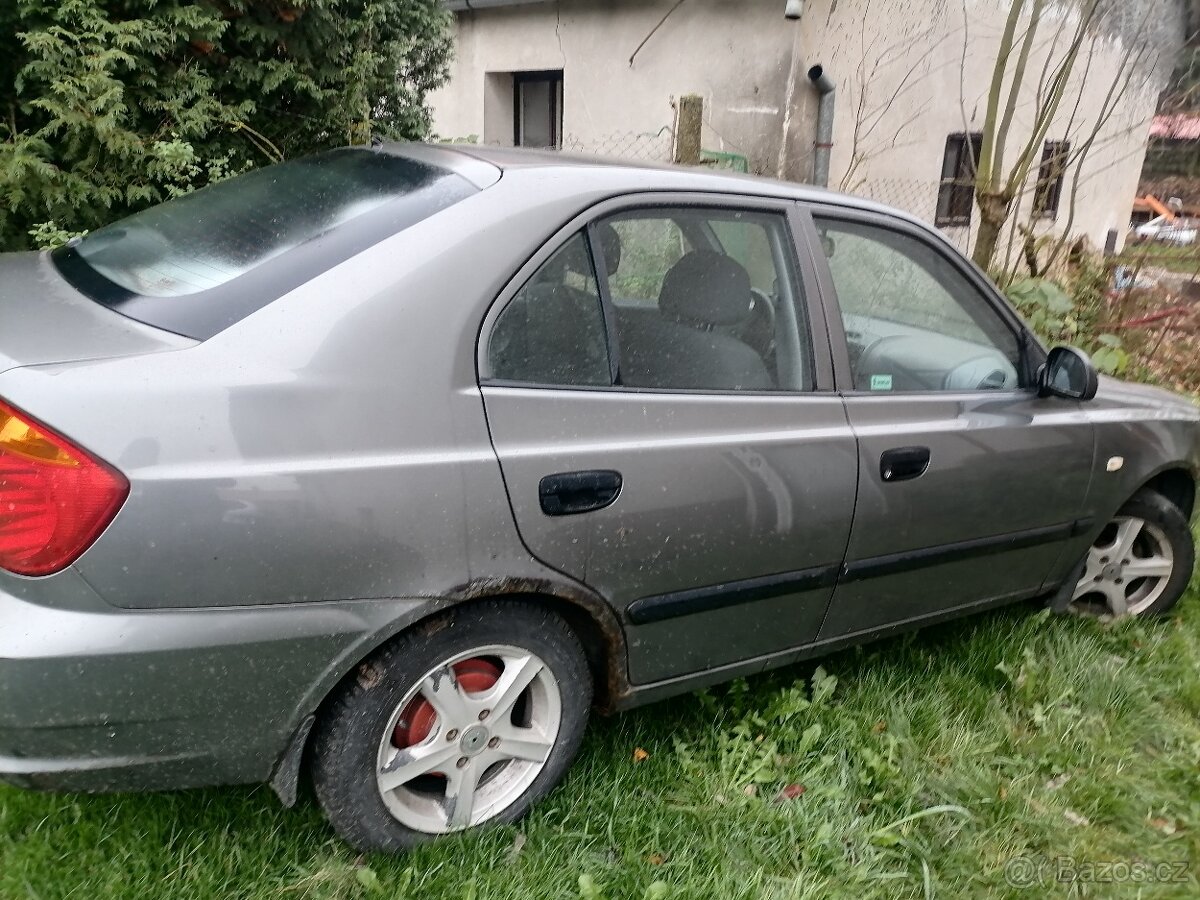 Prodám Hyundai Akcent na náhradní díly