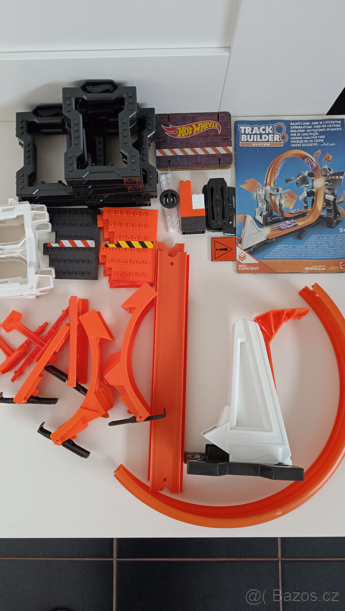 Hot Wheels dráha TRACK BUILDER/MEGA CONSTRUX