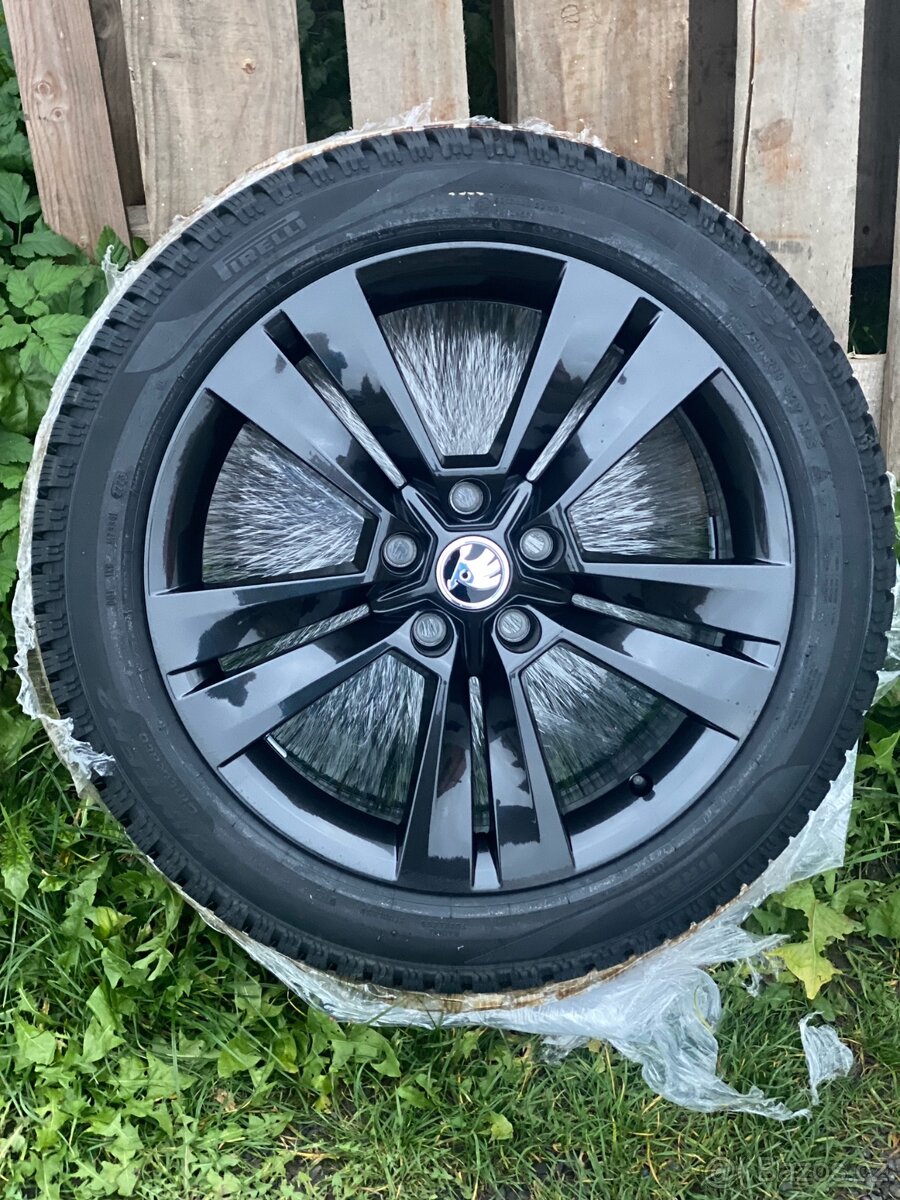 4x orig lité kolo Skoda Karoq vč. zimní pneu Pirelli