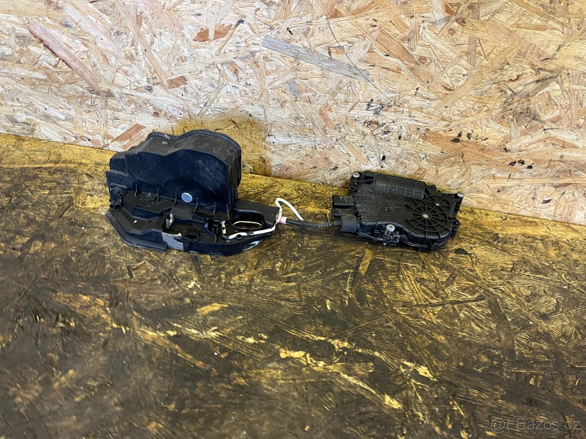 KOMPLETNÍ PRAVÝ ZADNÍ ZÁMEK S MOTŮRKEM BMW F11 4154 3104 00