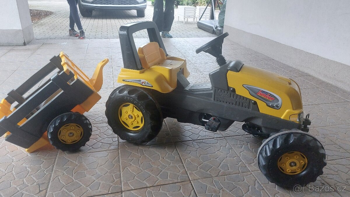 Šlapací traktor Rolly Junior s Farm vlečkou žlutý,