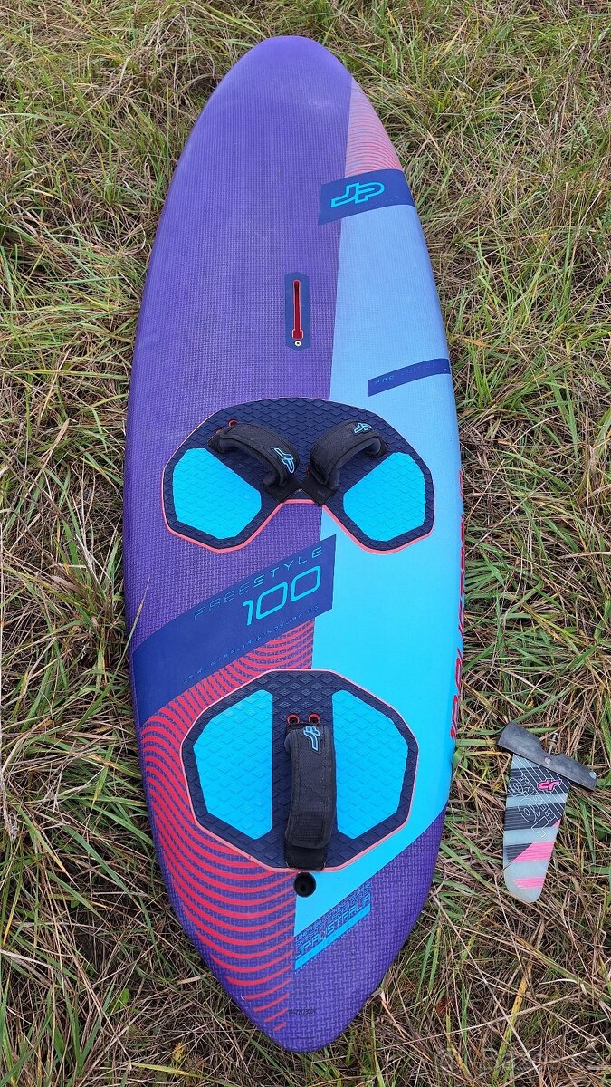 Windsurfing freestyle board