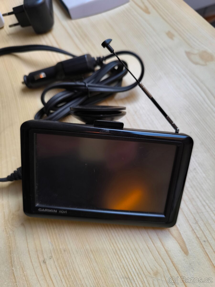 Pěknou Navigaci - GPS GARMIN nüvi 1490TV + Nab. USB Kabel.