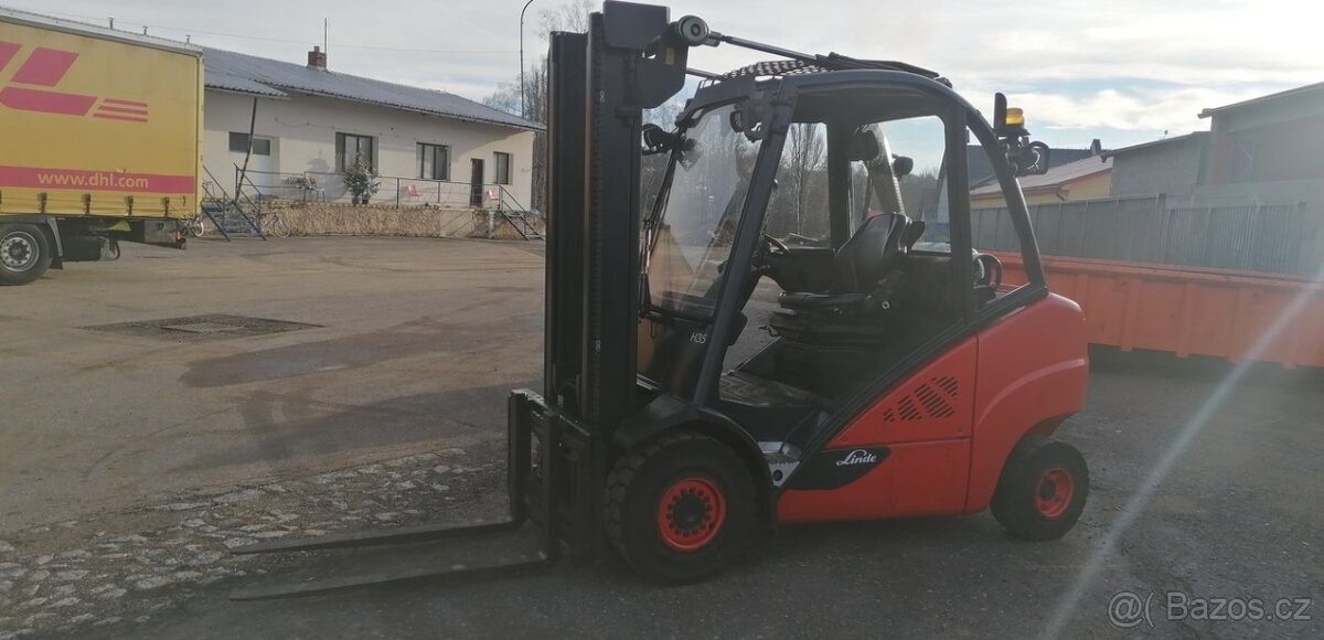 LINDE H35T-02 boční posuv