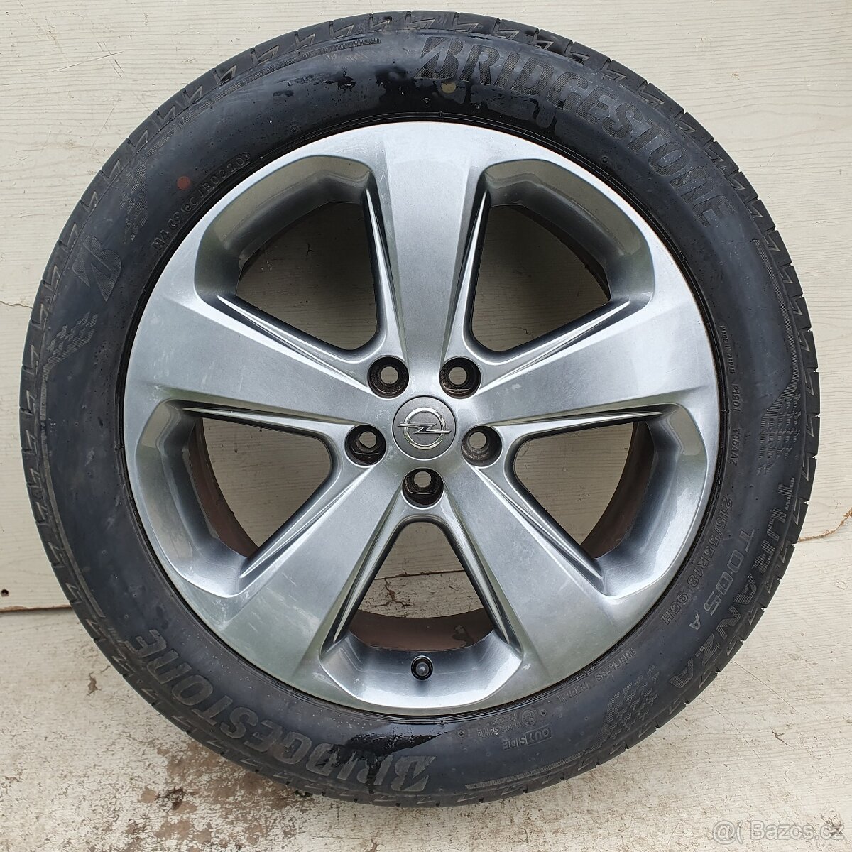 Opel Moka 18" 5x105, zánovní letní Bridgestone 215/55R18