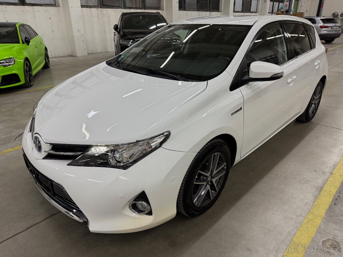 Auris Hybrid 1.majitel 99tkm navi climatr kamera