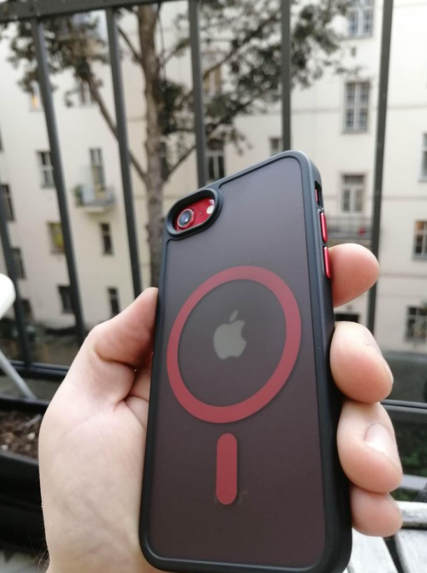 iPhone SE 2020 krásný stav