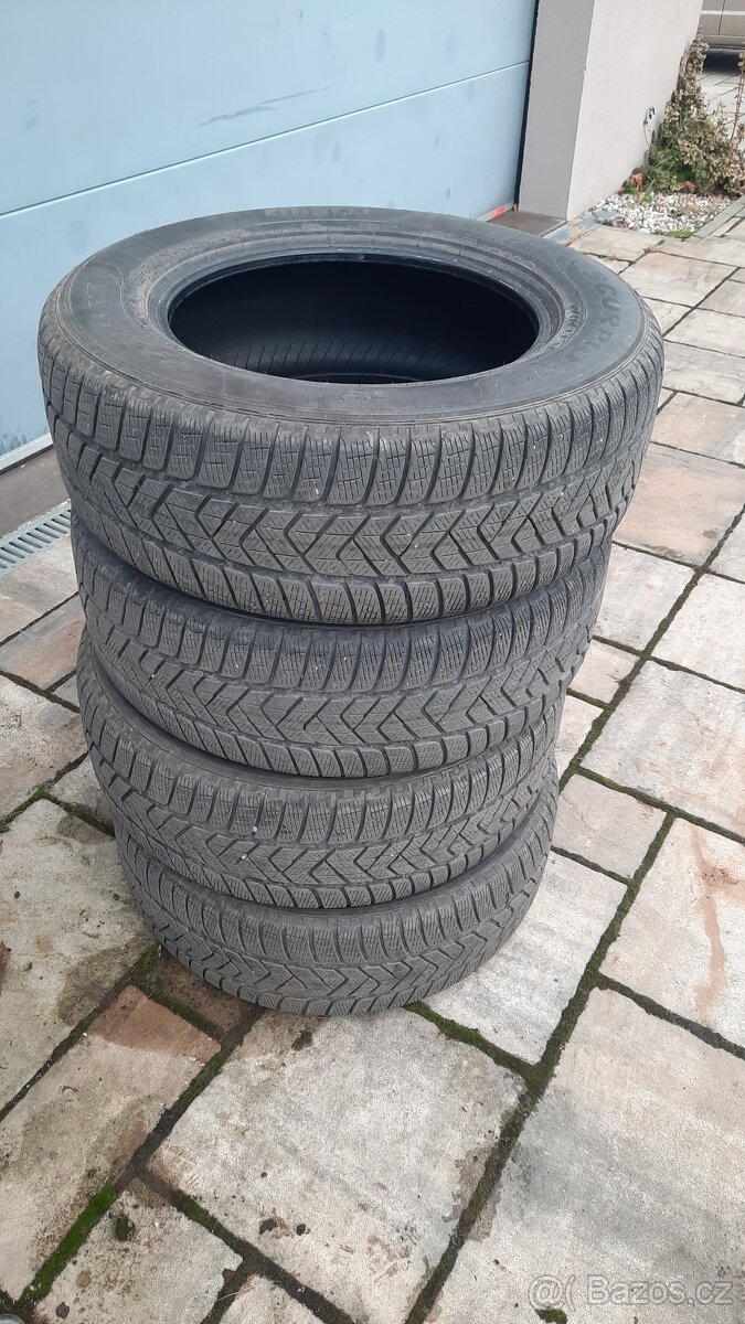 235/65R17 Zimní Pirelli