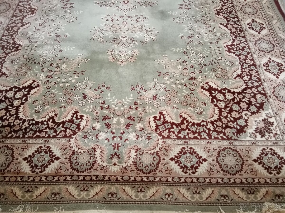 Vlněný  plyšový koberec